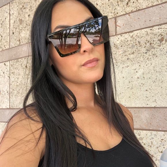 Meet your Posher, Sasha ❤️ - Picture 6 of 10